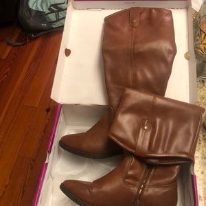 Boots size 7. Brown. Only worn once